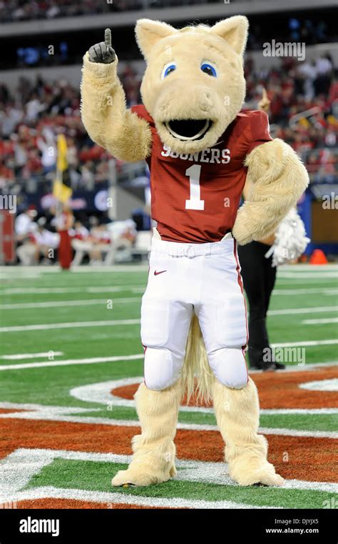 Oklahoma sooners mascot hi-res stock photography and images - Alamy