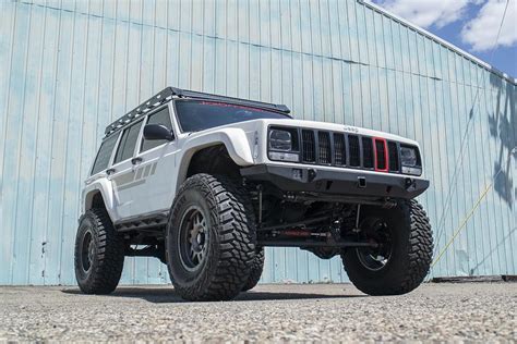 JcrOffroad: Jeep Cherokee Front Bumper | Crusader | Jeep XJ (84-01)