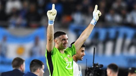 Emi Martinez sets new national team record, keeping 7 consecutive clean sheets for Argentina ...