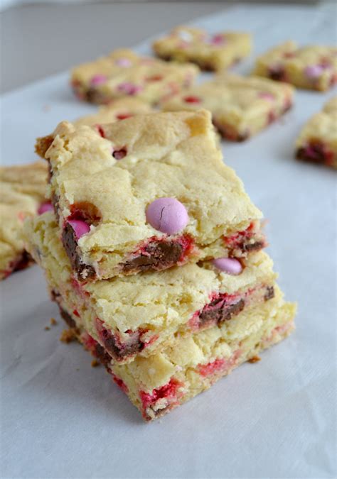 4 Ingredient Cake Mix Cookie Bars - Blue Cheese Bungalow