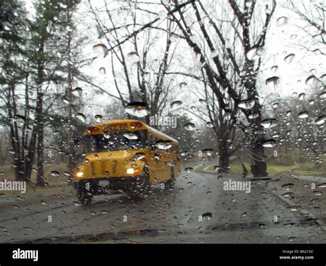 Horizontal schoolbus hi-res stock photography and images - Alamy