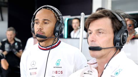 Lewis Hamilton will hold showdown talks with Mercedes over new contract ...