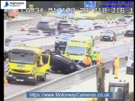 Motorway Traffic Cameras - Live CCTV image, M5 Southbound - J4A, M42