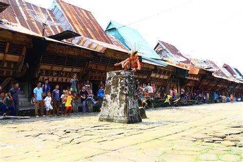 Desa Budaya Bawomataluo: Menyambangi Budaya Megalit di Nias Selatan ...