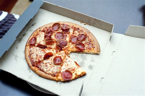 Takeaway pepperoni pizza - Free Stock Image