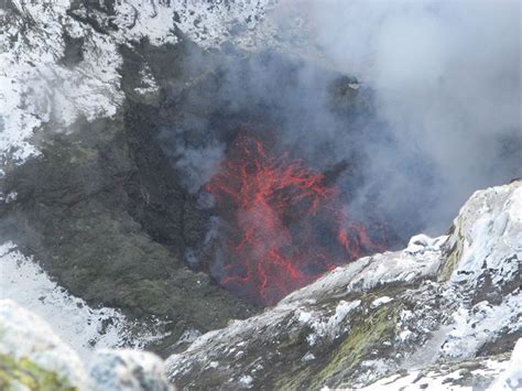 Antarctica Only Active Volcano Has Lava Lakes On The Surface New Study Reveals Why