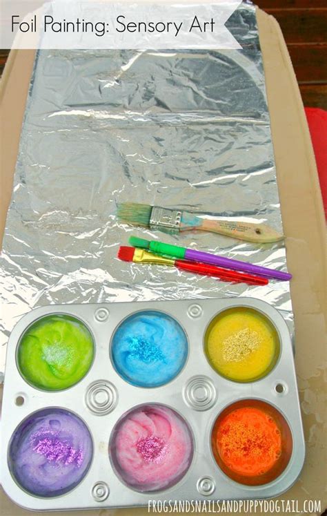 PINTAR sobre láminas (papel) de aluminio. Actividad sensorial | Sensory art, Toddler sensory ...