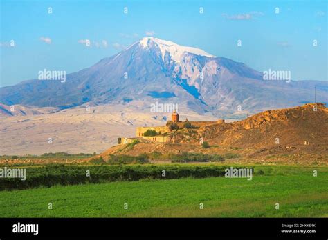 Khor Virap with Mount Ararat in background, Ararat Province, Armenia Stock Photo - Alamy