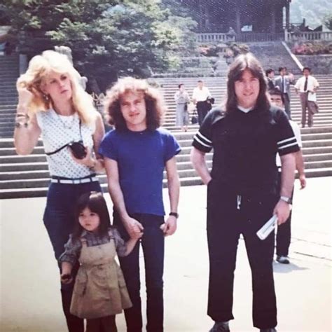 Angus and his wife Ellen in Japan. The little girl isn't their child : r/ACDC