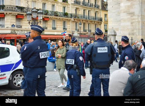 French police uniform hi-res stock photography and images - Alamy