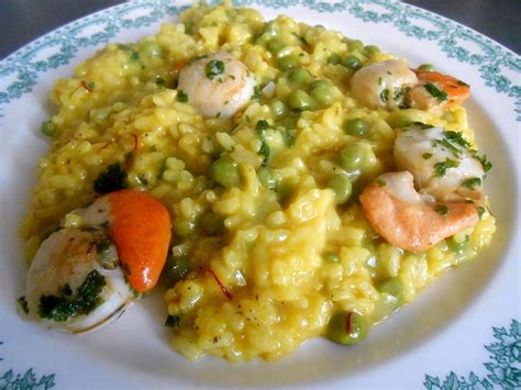 Recette de RISOTTO SAFRAN AUX PETITS POIS ET ST JACQUES