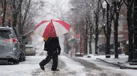 Knoxville's first snow of the season could hang around through Monday