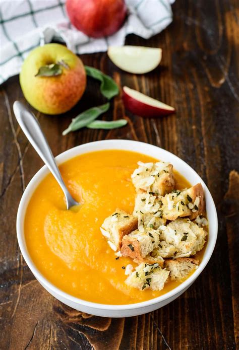 Butternut Squash Apple Soup {Homemade Croutons!} - WellPlated.com