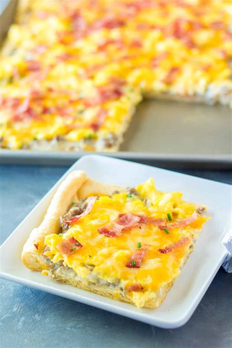 Easy breakfast pizza made with crescent rolls – Artofit