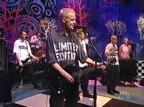 Chumbawamba - Tubthumping [1997] - YouTube