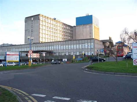 Ealing Hospital © Slbs :: Geograph Britain and Ireland