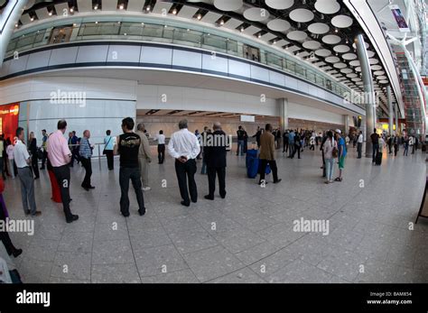 Arrivals London Heathrow Terminal 5 Stock Photo - Alamy