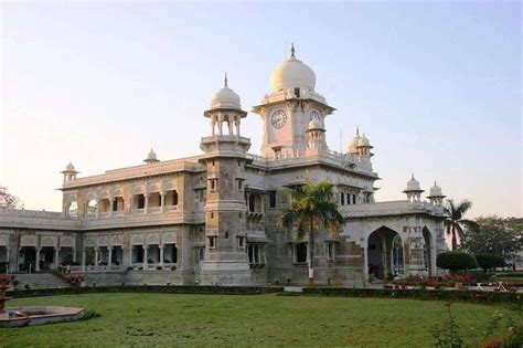 Laal Bagh Palace in Indore promises to be a royal visual treat. Enjoy the royalty with Jetstay ...