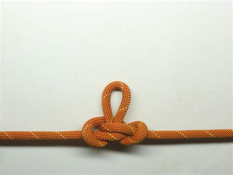 How to Tie an Alpine Butterfly Knot: 4 Steps (with Pictures)