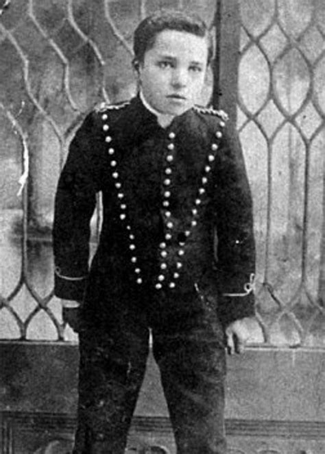 Fascinating Old Photos of a Young Charlie Chaplin Without His Iconic ...