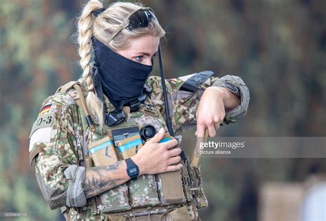 Women of the German KSK SOF (not an actual commando but support staff ...