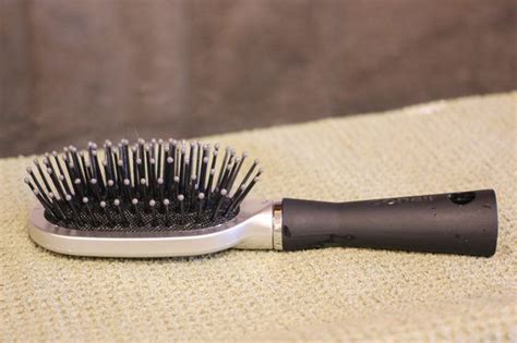 How to Clean Hairbrushes in Vinegar | Livestrong.com | Clean hairbrush ...
