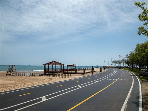 Oak Street Beach – Chicago Traveler