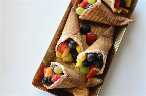 Fruit Cornucopias for Thanksgiving - MomTrends