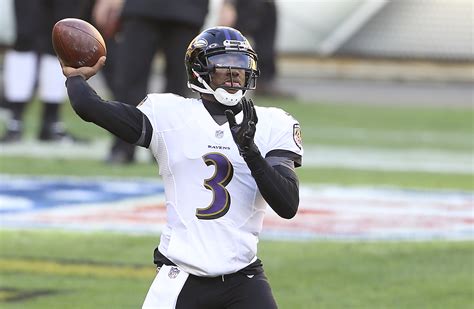 QB Robert Griffin III among four waived by Ravens | Reuters