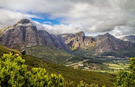 Klein Drakenstein Mountains in the Paarl Valley. | Picturesque, Mountains, Natural landmarks