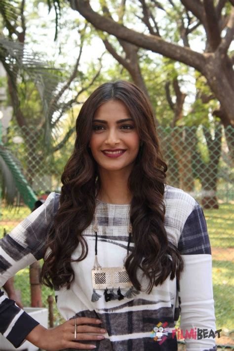 Sonam Kapoor Promotes Film Neerja at IIT Bombay Photos - FilmiBeat