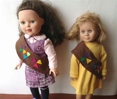 DIY Dolls’ Girl Scout Sash Pattern | Girl scout sash, Girl scouts, Diy doll