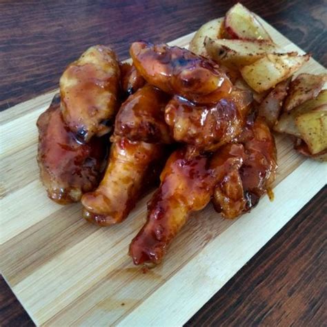 Alitas BBQ con Papas al Horno | Cocinero Improvisado Salsa Bbq, Snack, Chicken Wings, Hot Dog ...