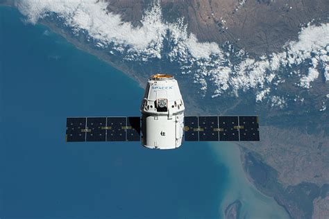 SpaceX 11 Dragon Capsule - ccPixs.com