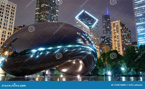 Chicago Cloud Gate by Night - CHICAGO, USA - JUNE 12, 2019 Editorial ...