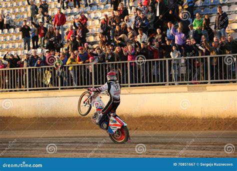 Speedway Riders on the Track Editorial Photography - Image of engine, speed: 70851667