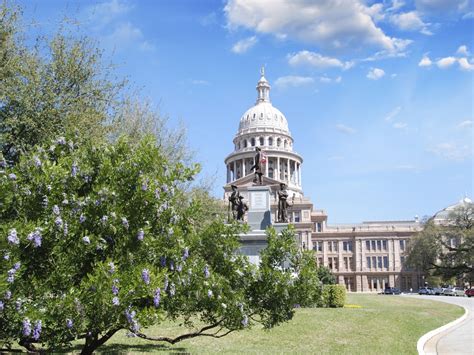 Texas Capitol (History + Fascinating Facts)