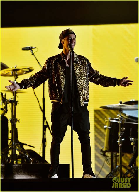 Justin Bieber Performs 'Love Yourself' & 'Where Are U Now' at Grammys 2016: Photo 3580010 | 2016 ...