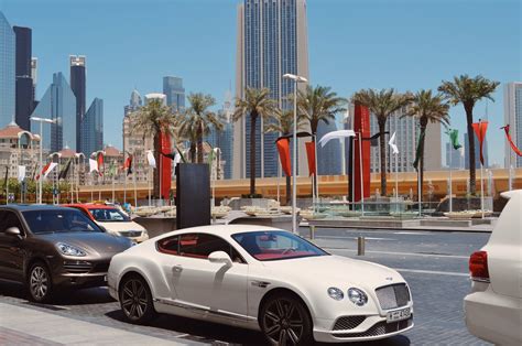 Select Best Dubai Luxury Cars for Traveling | Parklane Car Rental