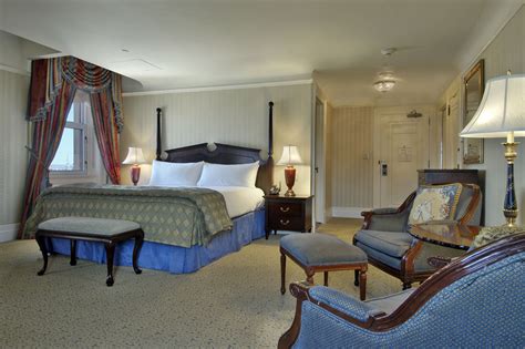 Deluxe Room http://www.fairmont.com/laurier-ottawa/accommodations/guest ...