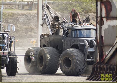 Chris Hemsworth Is Barely Recognizable on Set of 'Mad Max' Prequel 'Furiosa': Photo 4806195 ...