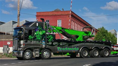 TruckWorks Kenworth K200 Incredible Hulk at Castlemaine | Tow truck, Big rig trucks, Trucks