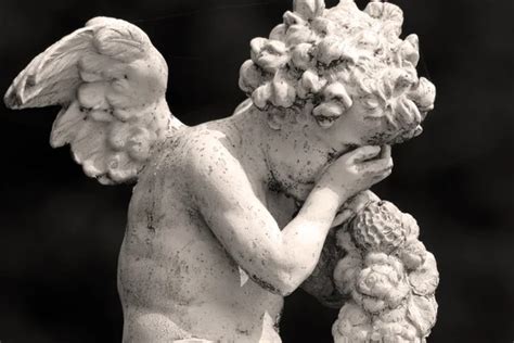 Angel statue crying | Statue of crying cemetery angel — Stock Photo ...