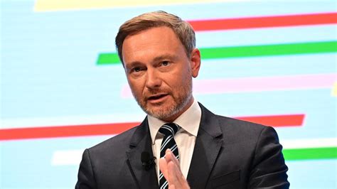 Christian Lindner (FDP) demands contact restrictions due to Corona ...