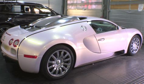 Video: Pearl White/Pink Bugatti Veyron - GTspirit