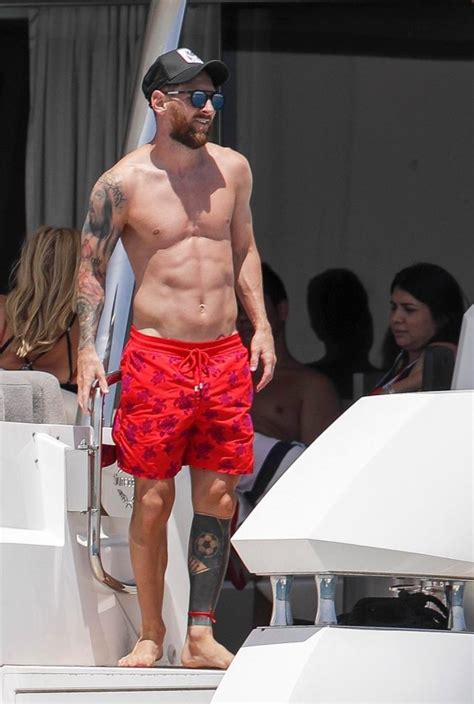 Lionel Messi Spends Quality Vacation Time With Family On A Luxury Yacht ...