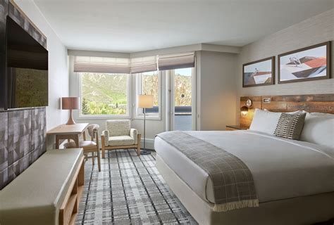 Classic King Bed Guest Room - Viewline Resort Snowmass