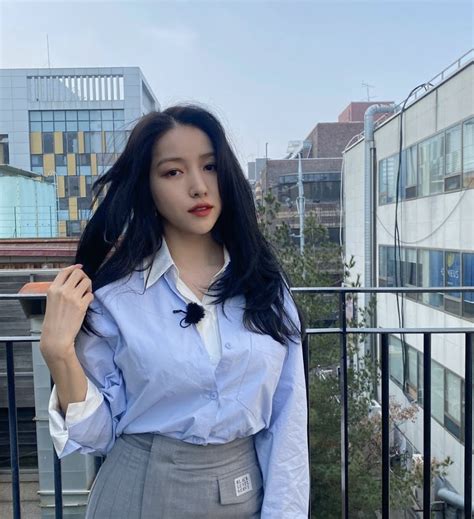 GFRIEND's Sowon Posts On Instagram For The First Time Since Her Nazi Statue Controversy ...