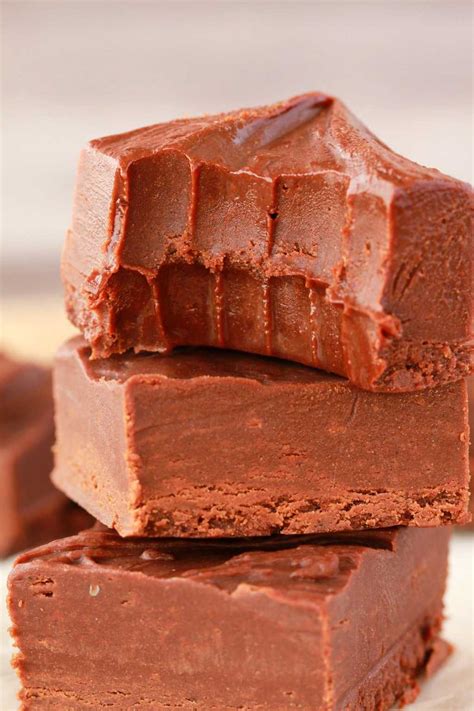 5-Minute Vegan Microwave Chocolate Fudge - Loving It Vegan