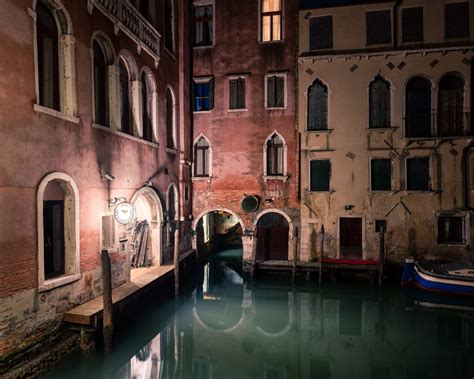 Take a Stunning Tour of Venice at Night | Explore venice, Canals, Venice painting